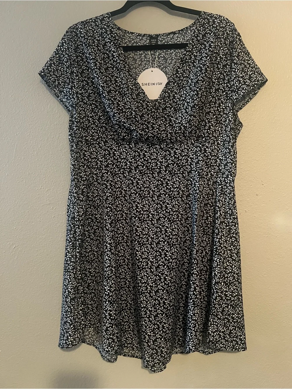 shein short sleeve dresses Shein Womens Blue Floral Short Sleeve V-Neck Fit & Flare Dress Dress Small